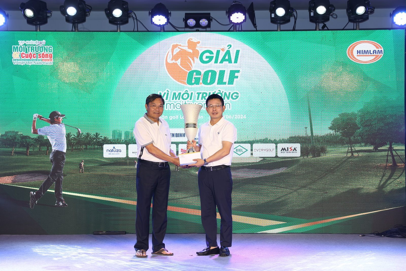 Sôi động giải Golf 