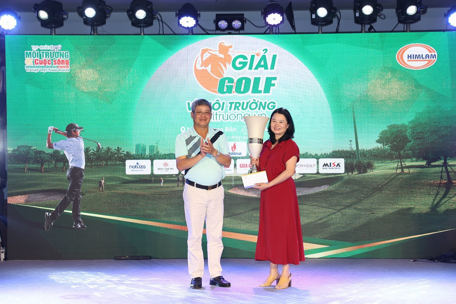 Sôi động giải Golf 