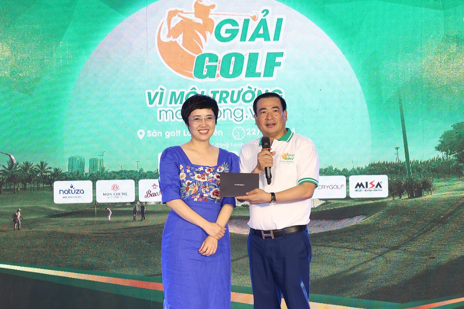 Sôi động giải Golf 