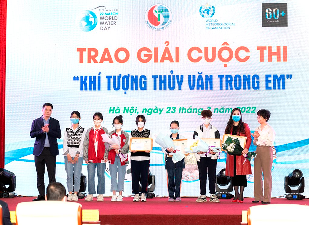 Trao giải Cuộc thi “Khí tượng Thủy văn trong em”
