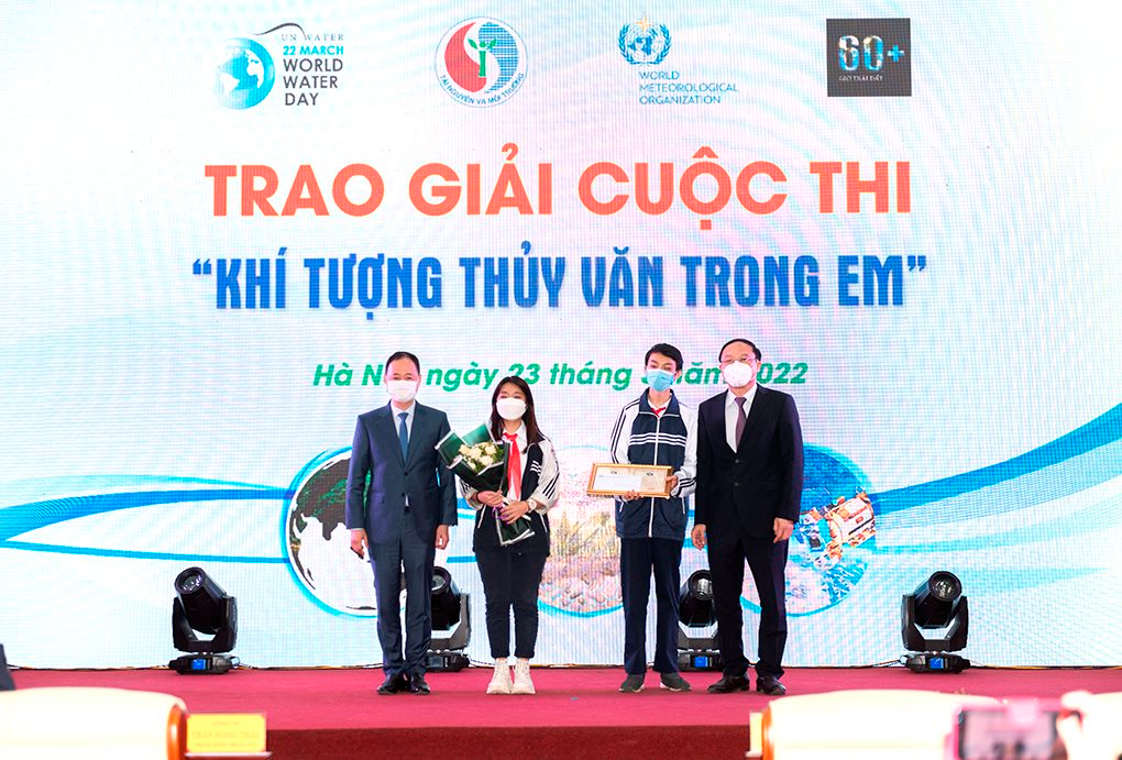 Trao giải Cuộc thi “Khí tượng Thủy văn trong em”