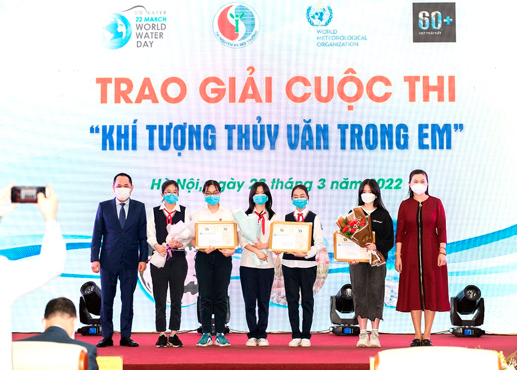 Trao giải Cuộc thi “Khí tượng Thủy văn trong em”