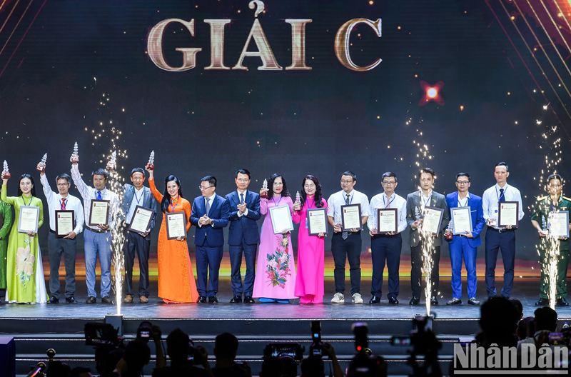 Lễ trao Giải Báo chí quốc gia lần thứ XVIII: Ấn tượng, hiện đại và sáng tạo