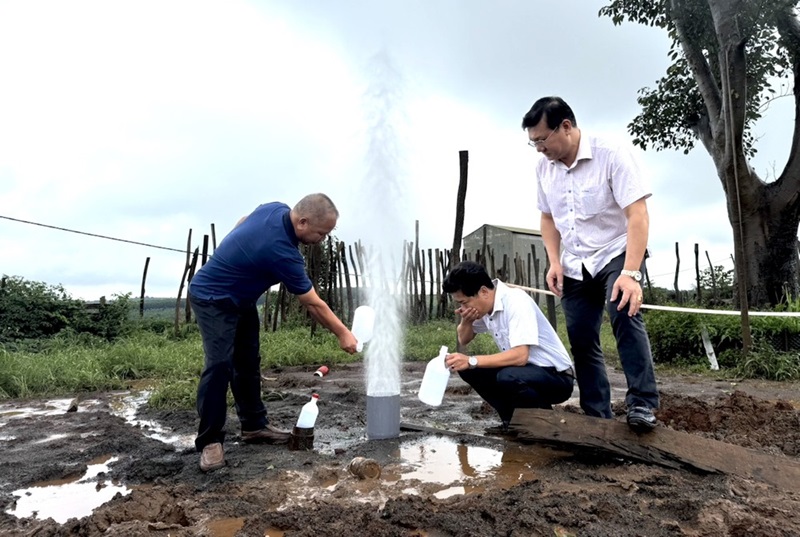 Đánh giá ban đầu hiện tượng cột nước phụt cao hơn 20m ở Gia Lai