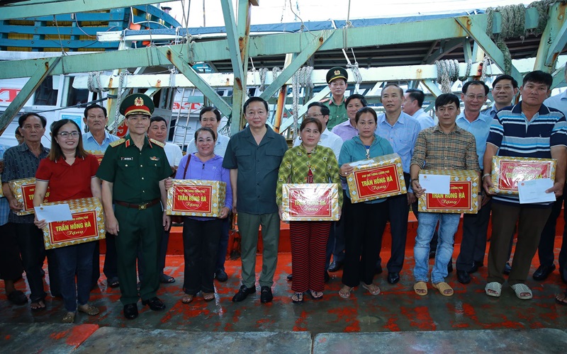 Gỡ 'thẻ vàng' IUU và tạo sinh kế bền vững cho ngư dân