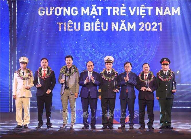 Chủ tịch nước dự Lễ trao giải Gương mặt trẻ Việt Nam tiêu biểu năm 2021