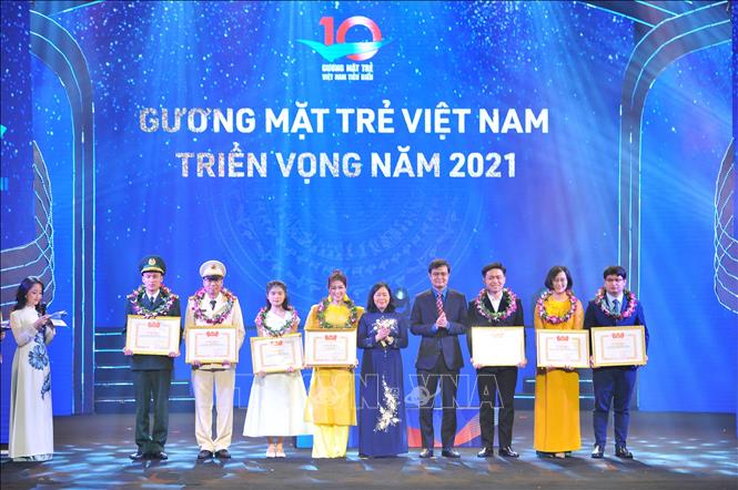 Chủ tịch nước dự Lễ trao giải Gương mặt trẻ Việt Nam tiêu biểu năm 2021