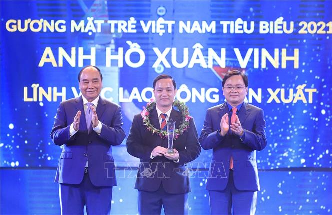 Chủ tịch nước dự Lễ trao giải Gương mặt trẻ Việt Nam tiêu biểu năm 2021