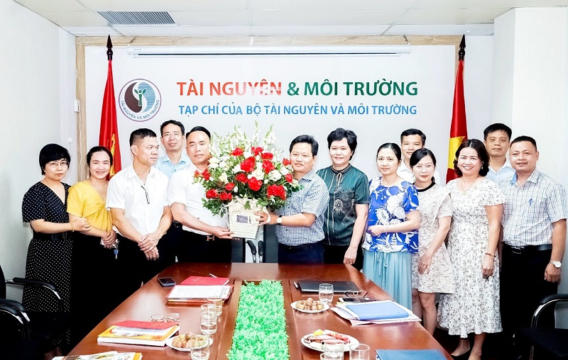 Tạp chí Tài nguyên và Môi trường ký hợp tác với Tạp chí Giao thông Vận tải truyền thông Net Zero