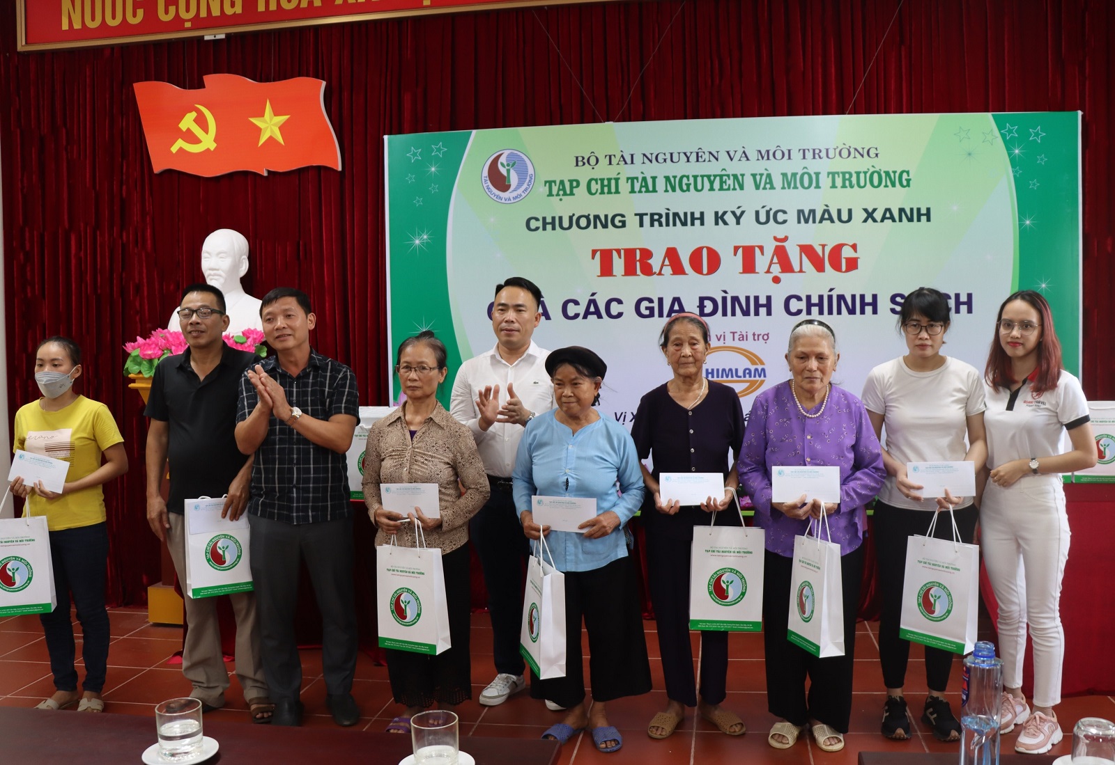 Tạp chí Tài nguyên và Môi trường tri ân gia đình chính sách tại Hà Giang