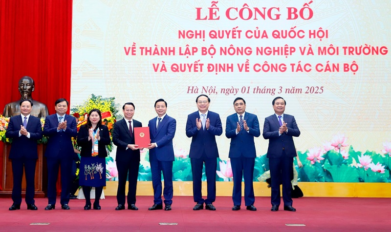 Công bố Nghị quyết của Quốc hội về thành lập Bộ Nông nghiệp và Môi trường và quyết định về công tác cán bộ