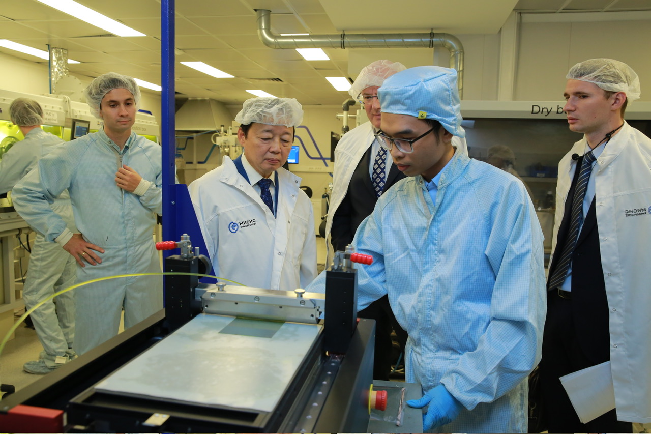 Phó Thủ tướng Trần Hồng Hà thăm Viện Khai thác mỏ (Nga)