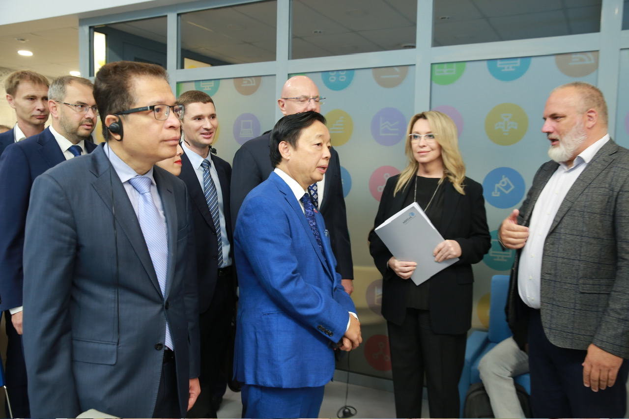 Phó Thủ tướng Trần Hồng Hà thăm Viện Khai thác mỏ (Nga)