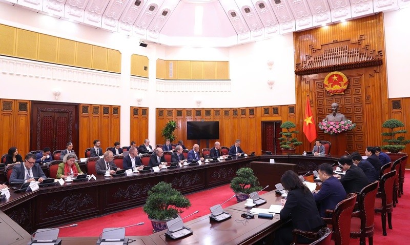 Phó Thủ tướng Trần Hồng Hà làm việc với đoàn đại biểu Nghiệp đoàn giới chủ Pháp