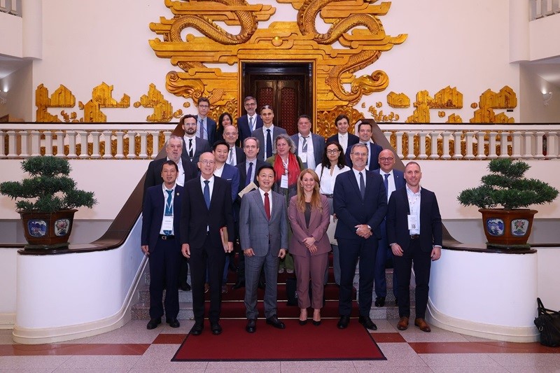 Phó Thủ tướng Trần Hồng Hà làm việc với đoàn đại biểu Nghiệp đoàn giới chủ Pháp