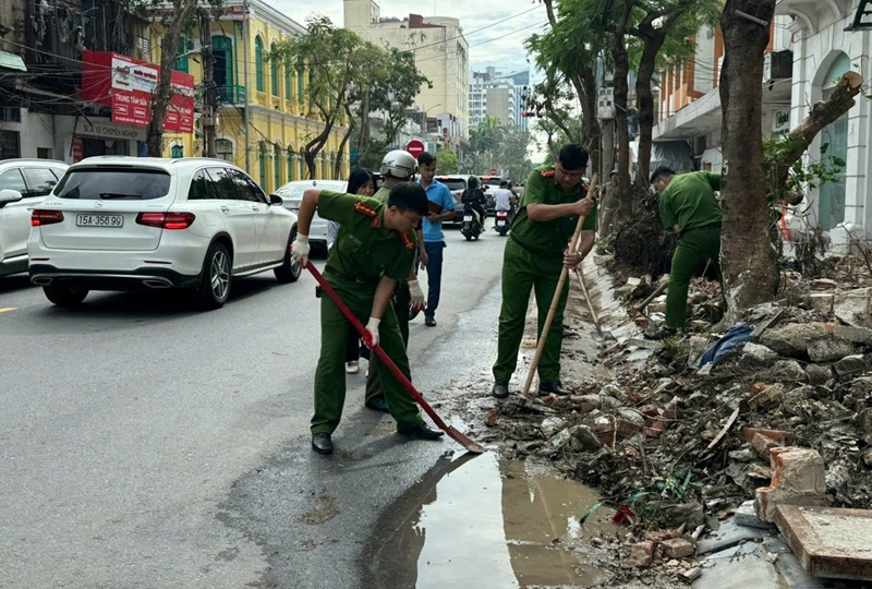 Hải Phòng không bị động trong việc khắc phục môi trường sau bão số 3