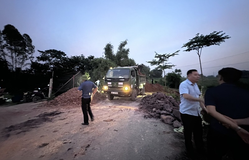 Hà Nội: Khẩn trương khắc phục sự cố đê hữu Cầu, đoạn qua huyện Sóc Sơn