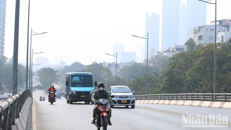 Cuộc sống người dân đảo lộn khi Hà Nội nhiều ngày ô nhiễm không khí