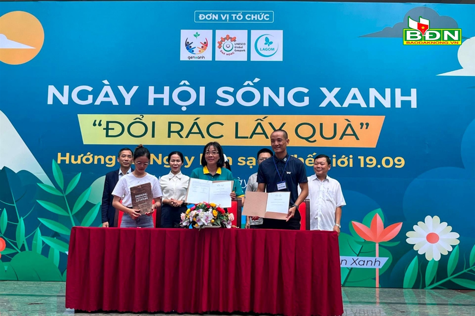 'Đổi rác lấy quà', lan tỏa lối sống xanh ở Đắk Nông