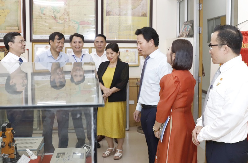 Bộ trưởng Bộ TN&MT Đặng Quốc Khánh dự Lễ Kỷ niệm 30 năm thành lập Viện Khoa học Đo đạc và Bản đồ