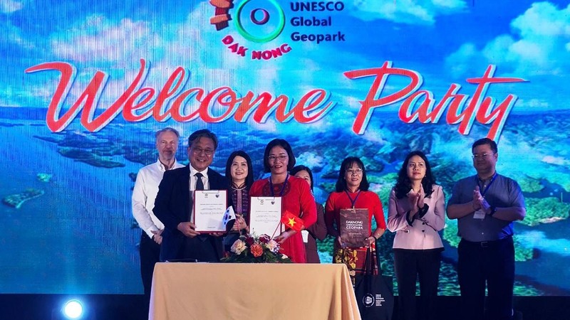 Hội thảo khoa học “15 năm phát triển công viên địa chất ở Việt Nam”
