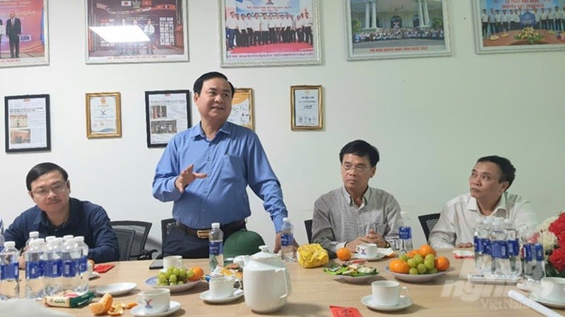 Thứ trưởng Võ Văn Hưng thăm khu phức hợp ngành tôm công nghệ cao