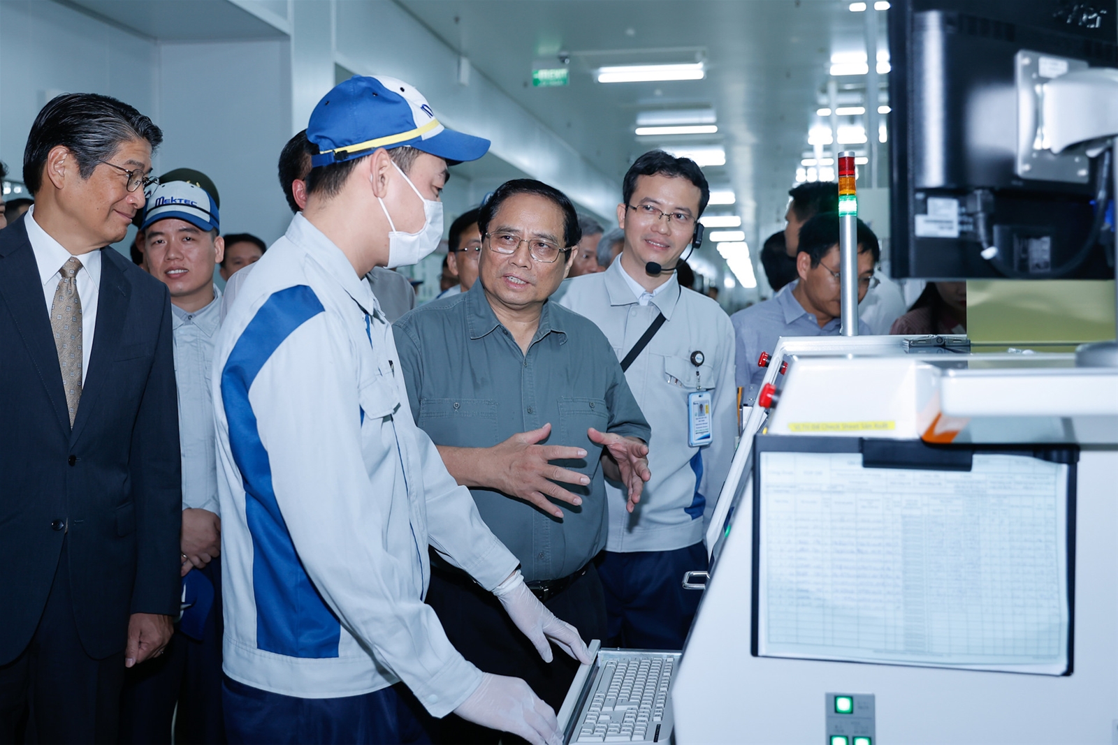 Thủ tướng dự lễ khởi công, thăm một số dự án trọng điểm tại Hưng Yên