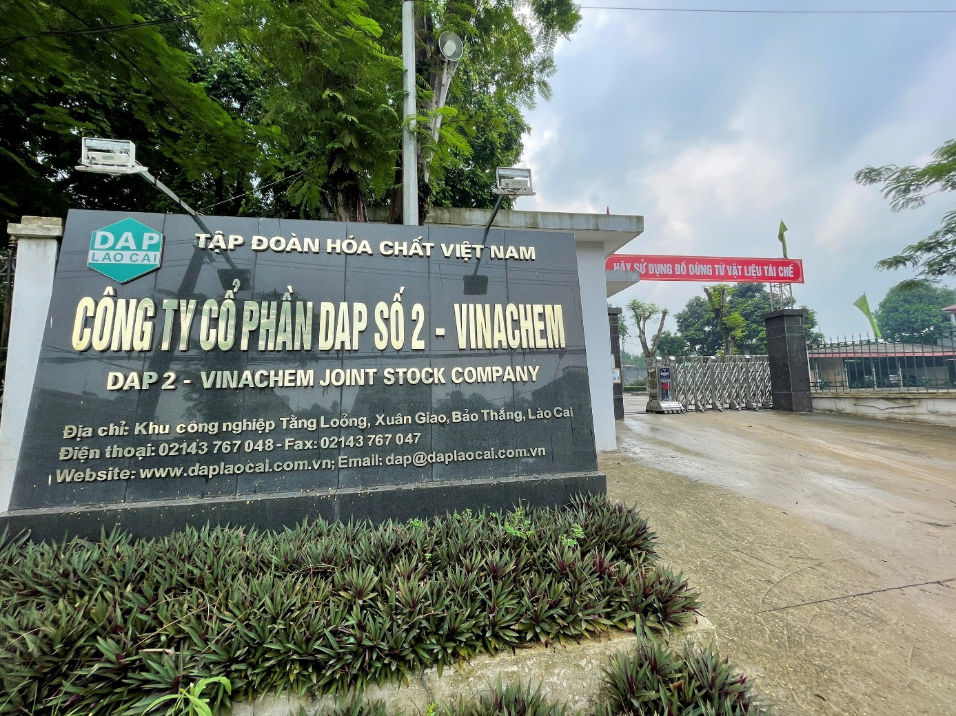 Khí thải của Nhà máy sản xuất DAP số 2 là nguyên nhân khiến hơn 300ha cây trồng ở Lào Cai bị cháy táp lá