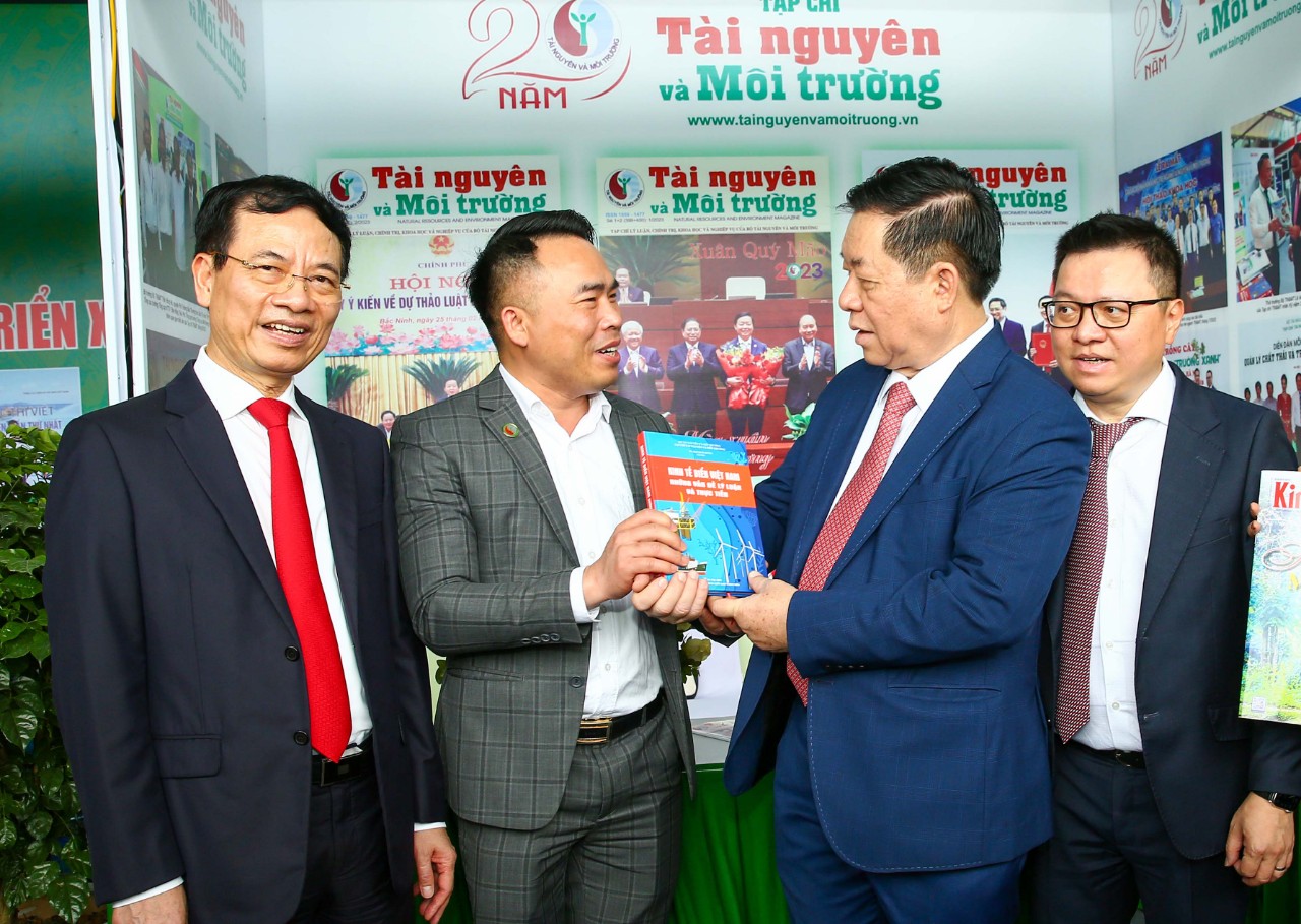 Tăng cường vai trò của báo chí trong công tác bảo vệ nền tảng tư tưởng của Đảng