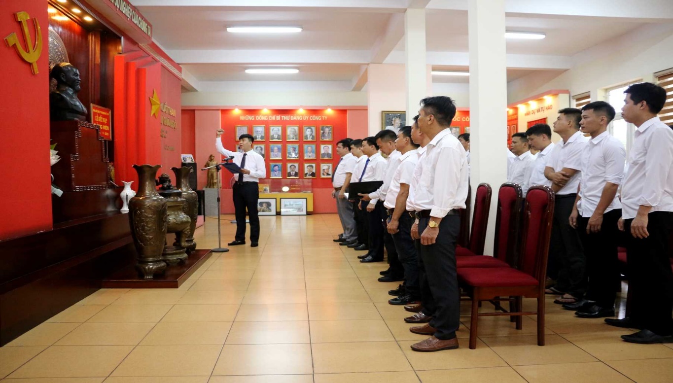 Công tác phát triển đảng viên trong các trường đại học