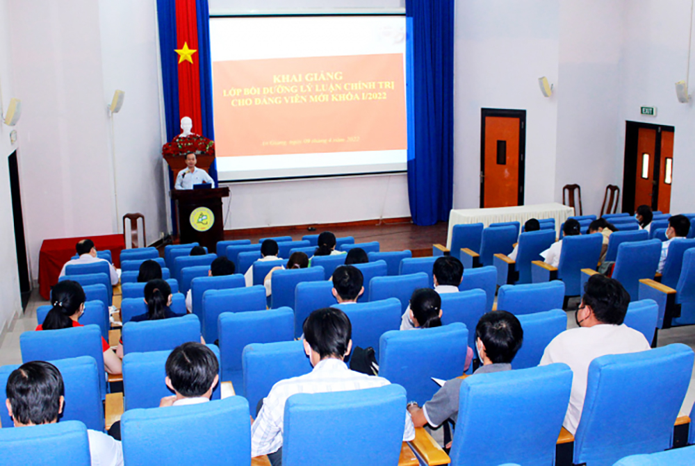 Công tác phát triển đảng viên trong các trường đại học