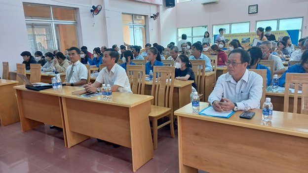 Tuyên truyền bảo vệ môi trường cho cán bộ, người dân
