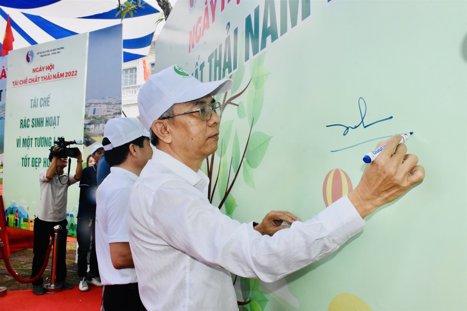 Hàng ngàn người tham dự Ngày hội tái chế chất thải năm 2022