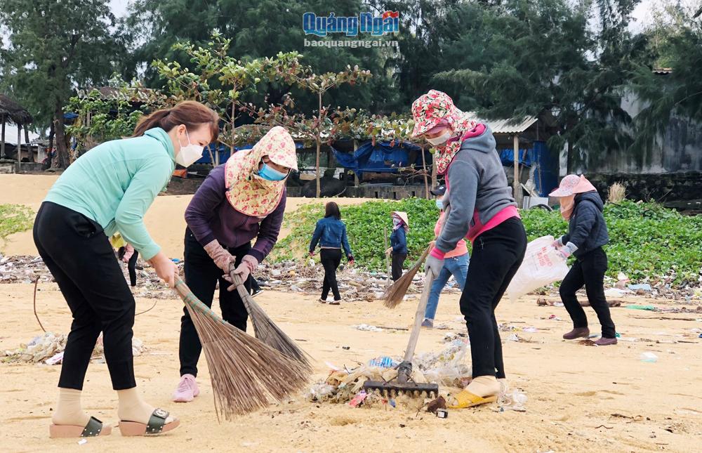 Cùng nhau làm đẹp bãi biển