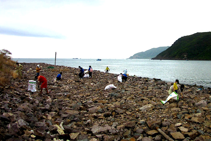 Khánh Hòa: Ra quân làm sạch môi trường hưởng ứng Tháng Thanh niên năm 2022