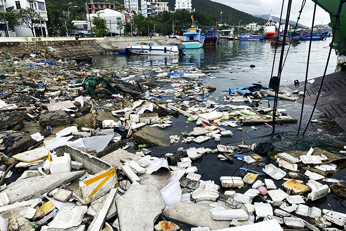 Nha Trang: Tăng cường xử lý rác thải ra sông, biển