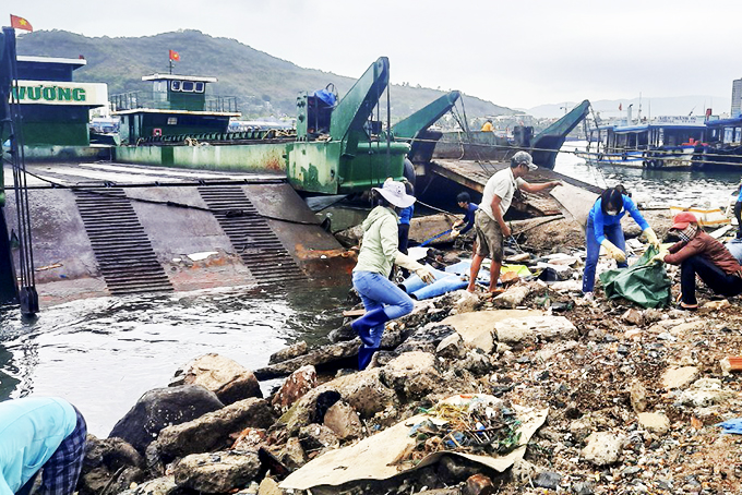 Nha Trang: Tăng cường xử lý rác thải ra sông, biển
