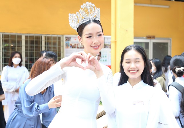 Hoa hậu Bảo Ngọc trao cây, lan tỏa thông điệp sống xanh