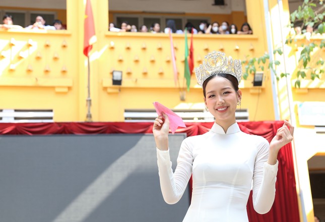 Hoa hậu Bảo Ngọc trao cây, lan tỏa thông điệp sống xanh