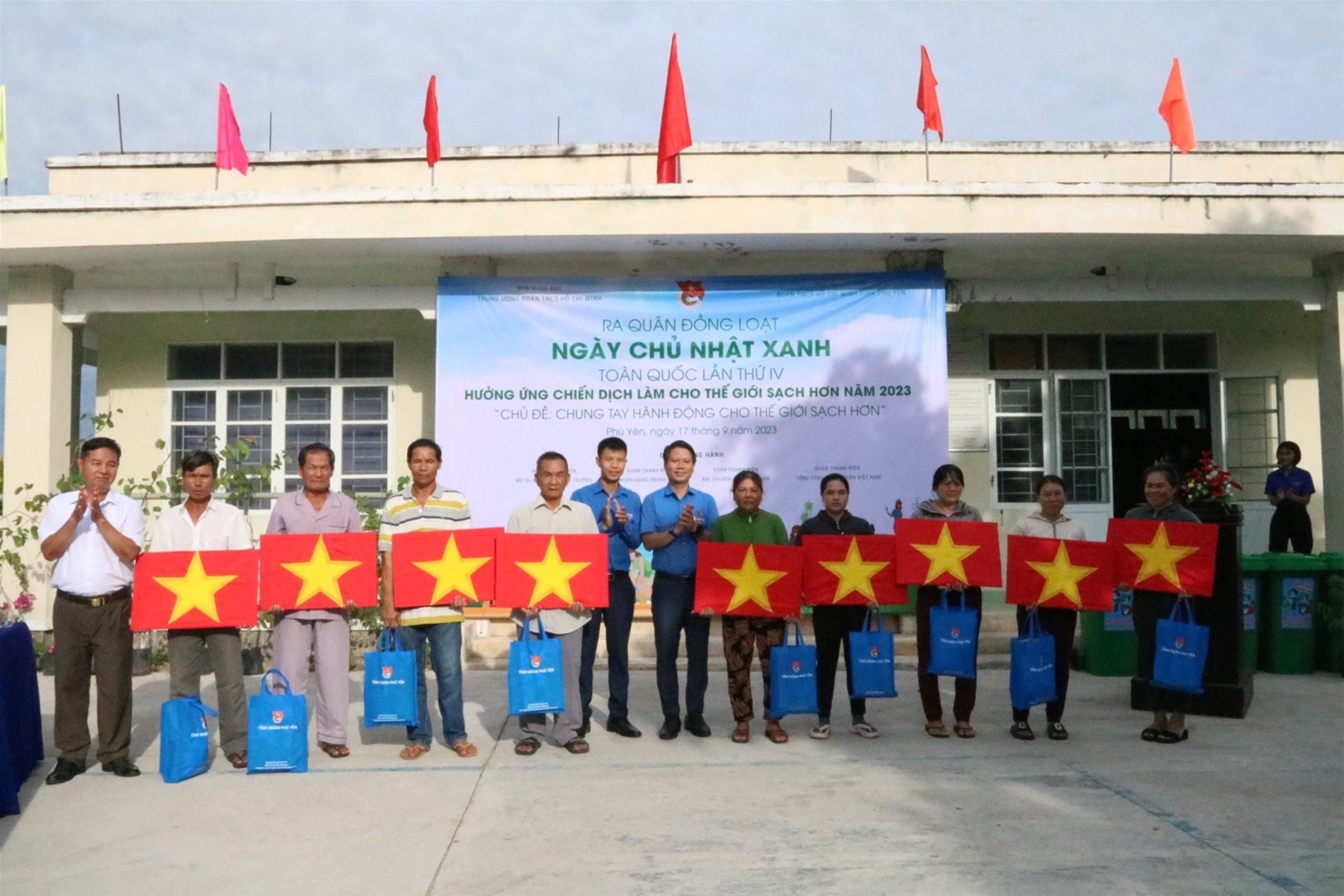 Đoàn thanh niên Bộ TN&MT tham gia Ngày Chủ nhật xanh toàn quốc