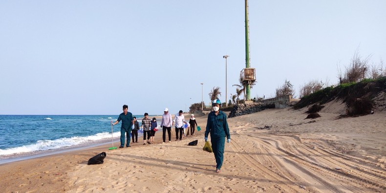 Phú Yên xử lý khẩn cấp sự cố dầu tràn ven biển