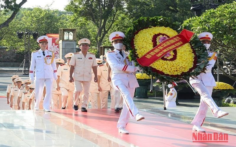 Lãnh đạo Đảng, Nhà nước dâng hương tưởng niệm các Anh hùng liệt sĩ