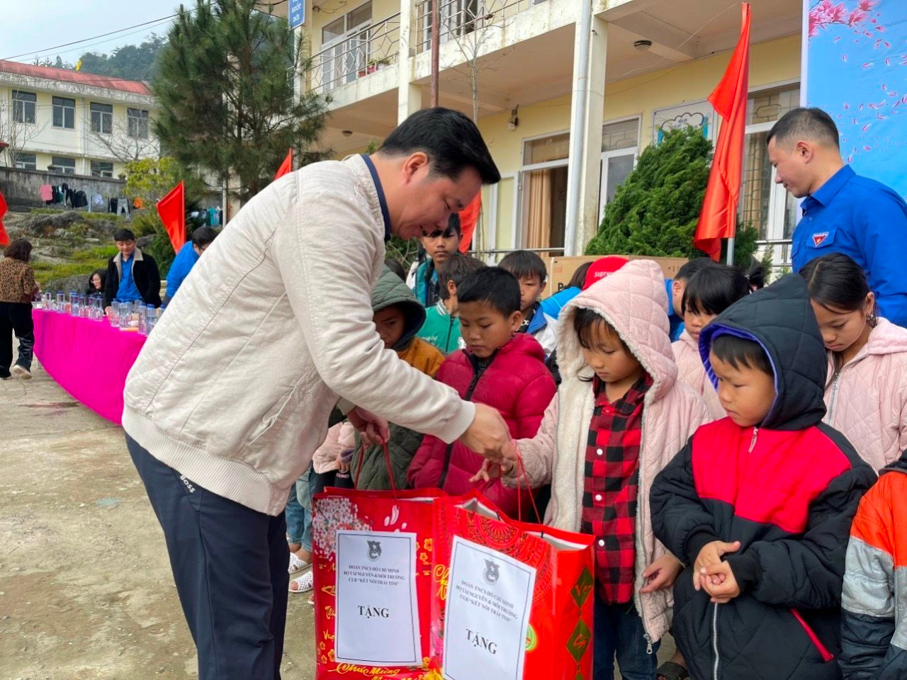 Đoàn thanh niên Bộ TN&MT tổ chức Xuân tình nguyện tại Lai Châu