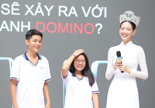Hoa hậu Bảo Ngọc trao cây, lan tỏa thông điệp sống xanh
