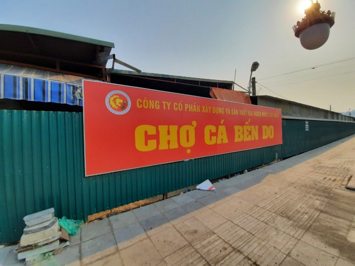 Chợ cá gây ô nhiễm, uy hiếp nơi neo, đậu tàu thuyền trên biển Quảng Ninh