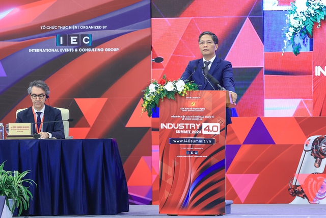 Đẩy mạnh chuyển đổi số và chuyển đổi xanh, tạo đột phá rút ngắn quá trình công nghiệp hóa, hiện đại hóa