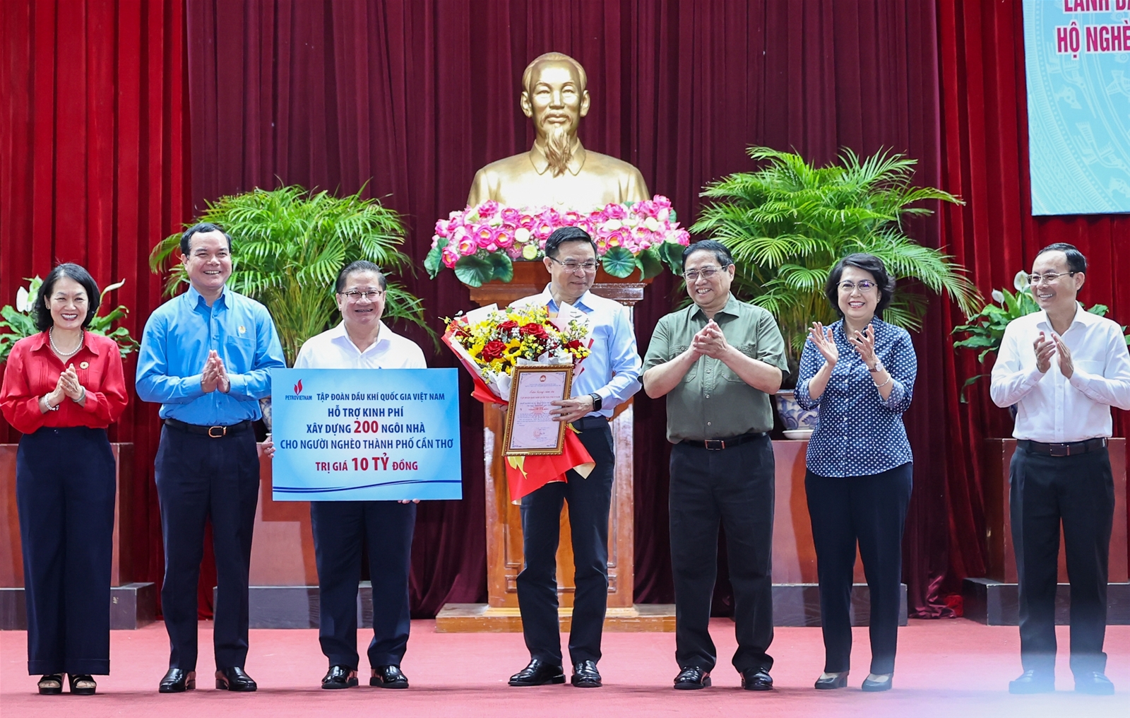 Thủ tướng: Cả nước triển khai chiến dịch an sinh xã hội để toàn dân đều có Tết