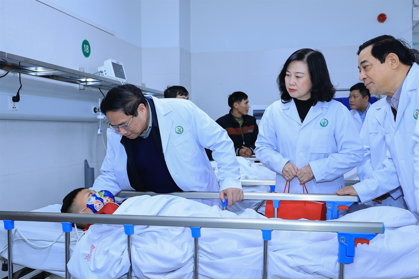 Thủ tướng Phạm Minh Chính thăm, chúc Tết, động viên cán bộ, bác sĩ và bệnh nhân các bệnh viện tại Hà Nội