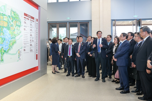 Thủ tướng Phạm Minh Chính thăm khu thí điểm cấp quốc gia của Trung Quốc