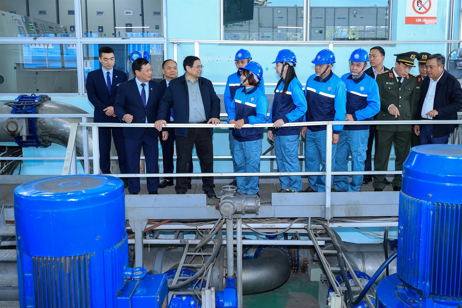 Thủ tướng kiểm tra, động viên người lao động làm việc xuyên Tết tại các công trình trọng điểm- Ảnh 10.